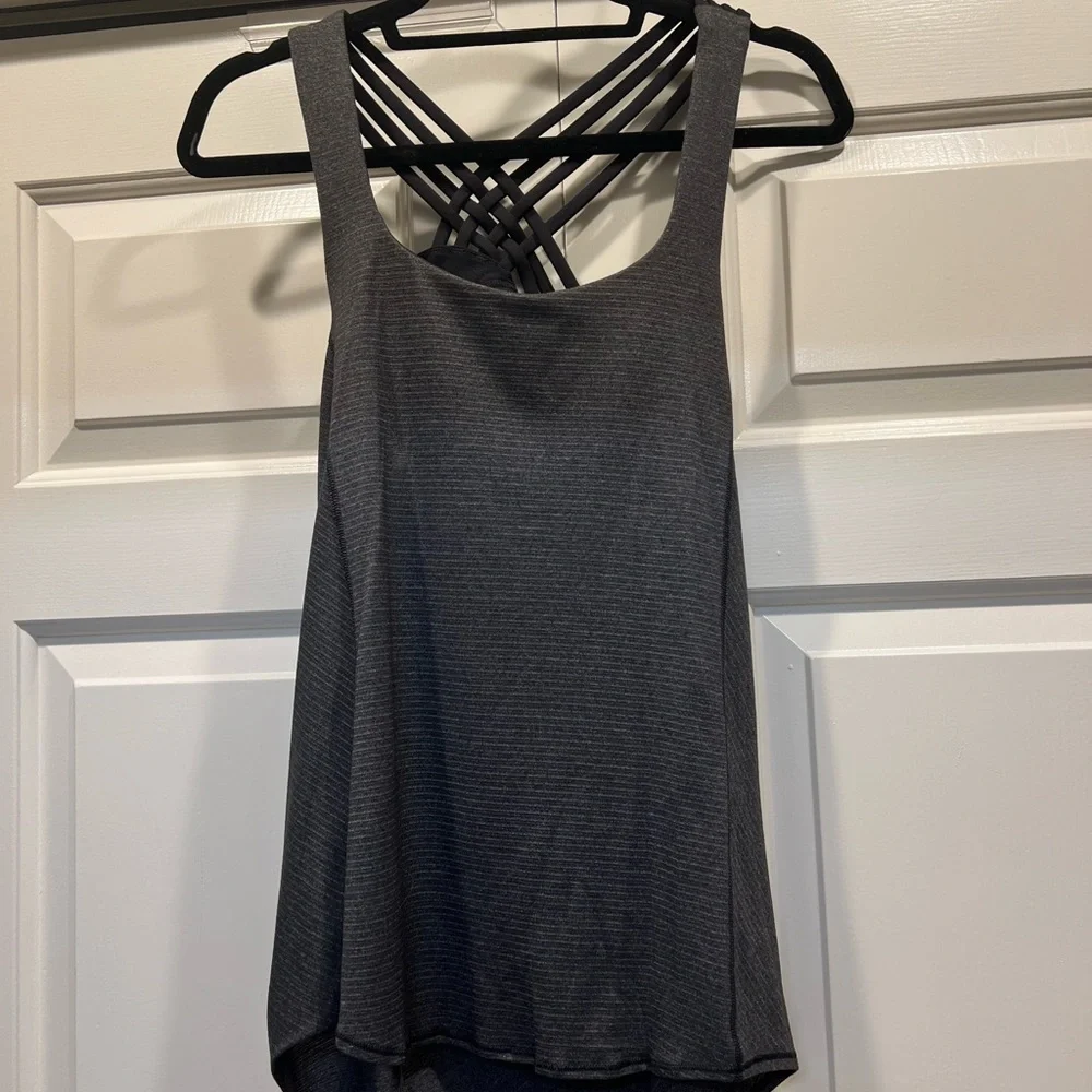 Lululemon Top With Built In Bra Size 4 dark gray - Picture 3 of 6